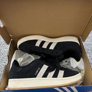 Women’s adidas campus 00s size 7
